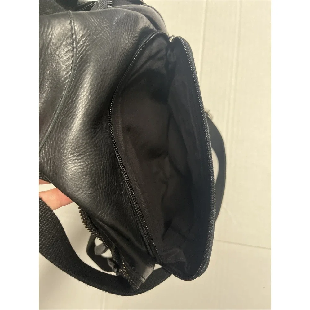 Preowned 100% One Leather Small To Medium Sizd Backpack